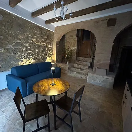 Borgo Di Mezzo *