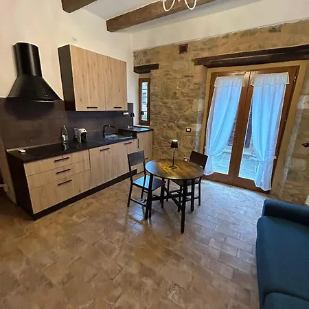 Borgo Di Mezzo Castelnuovo dellʼAbate